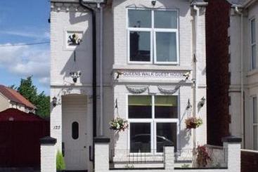 Queens Walk Guest House 8