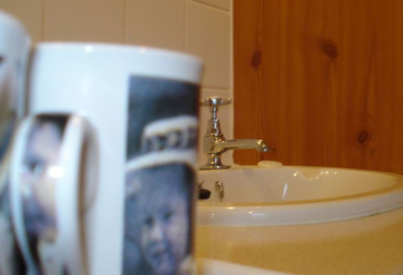 Bed and Breakfast Masslink House 11