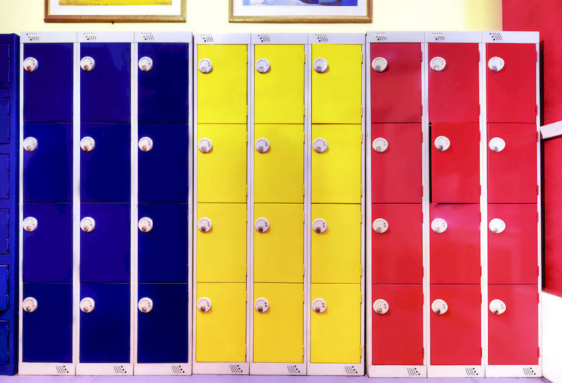 Arsenal Tavern Hostel 10