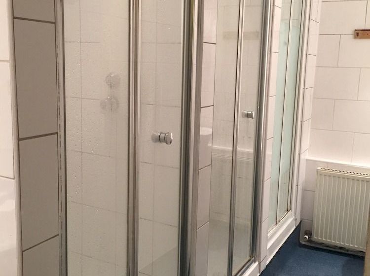 Arsenal Tavern Hostel 14