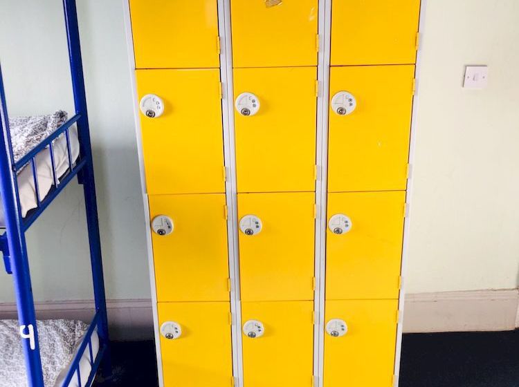 Arsenal Tavern Hostel 16