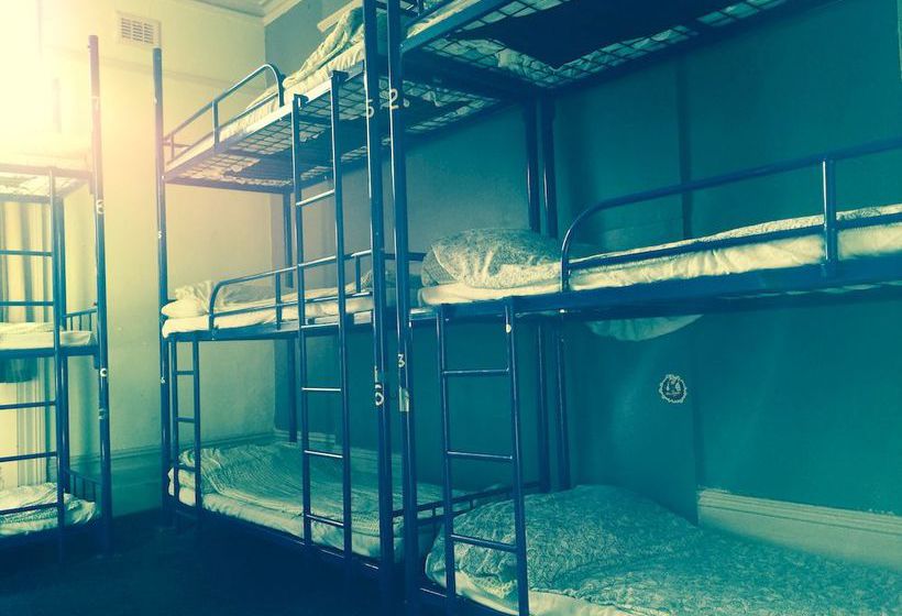 Arsenal Tavern Hostel 3