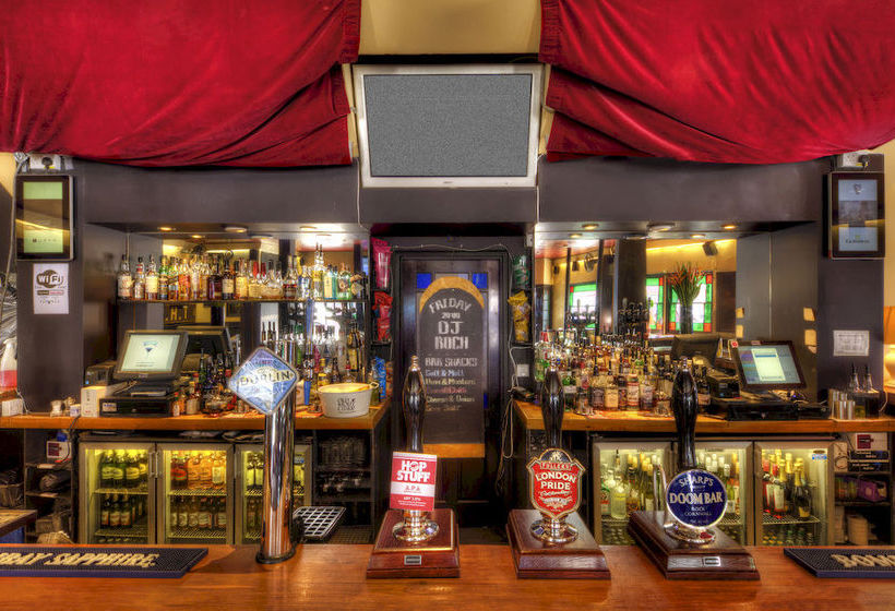 Arsenal Tavern Hostel 5