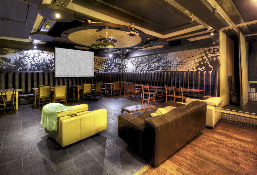 Arsenal Tavern Hostel 6