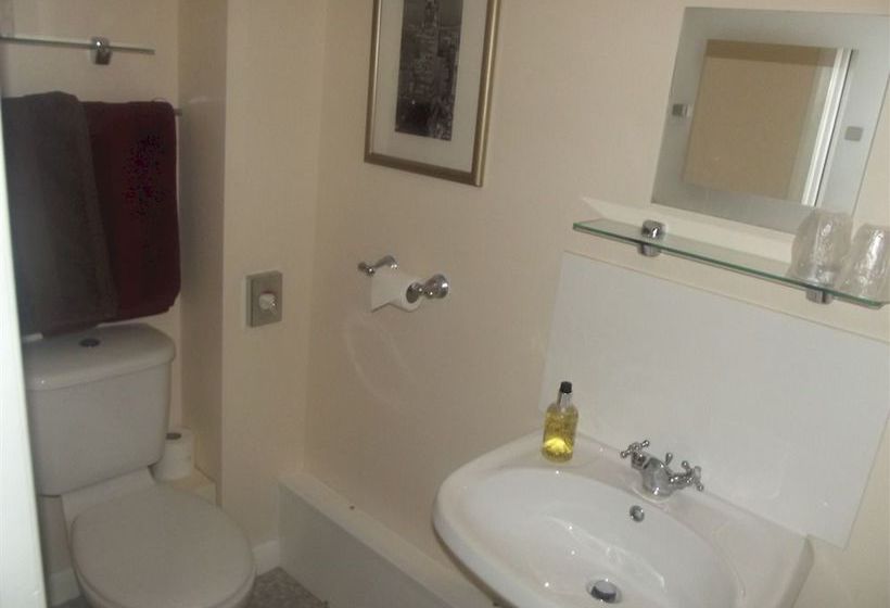 Bed and Breakfast Tudor House