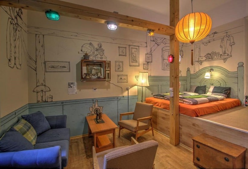 Lavender Circus Hostel, Doubles & Ensuites