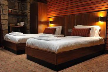 The Commercial Hotel 3