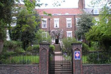 Bed & Breakfast The White Linen Guest House