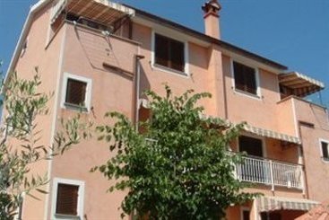 Apartments Zdjelar 4