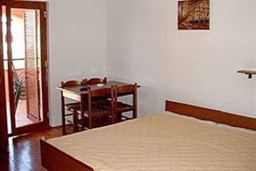 Apartments Zdjelar 5