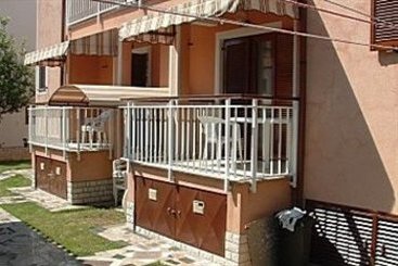 Apartments Zdjelar 8
