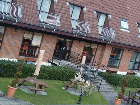 Lakeside International Hotel 7