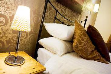 The White Hart Hotel 1