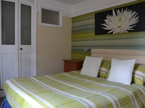 Eden Lodge Bed & Breakfast 10