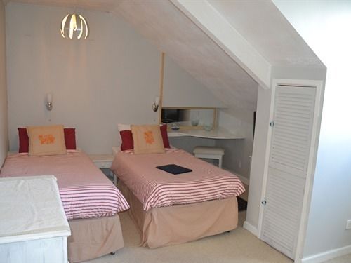 Eden Lodge Bed & Breakfast 8