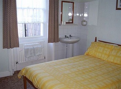 Hotel Olivers Guest House 2