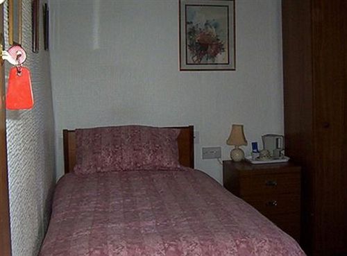 Hotel Olivers Guest House 4