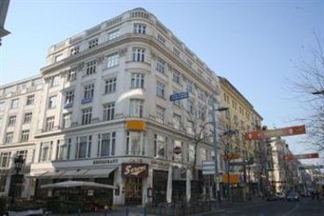 Corvinus Hotel Pension