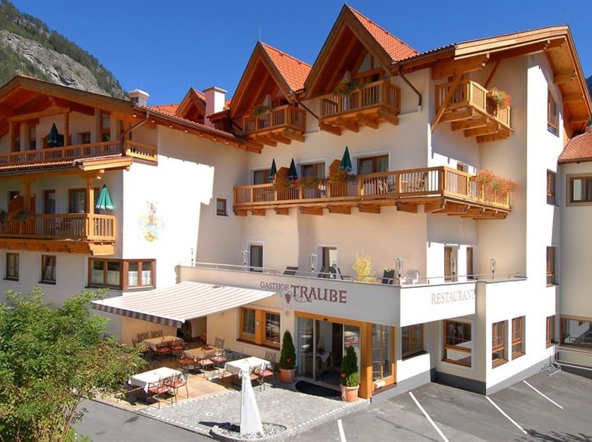 Hotel Apartamentos Gasthof Traube