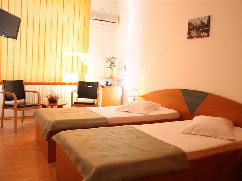 Hotel Sir Lujerului 12