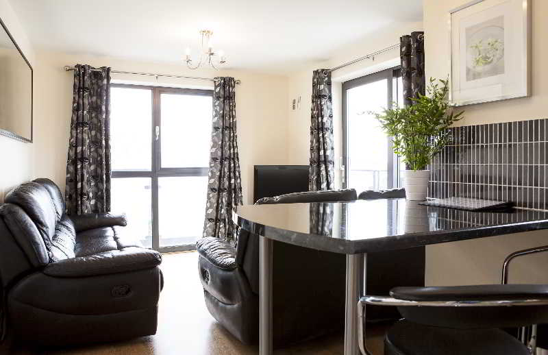 Hotel Cheltenham Plaza