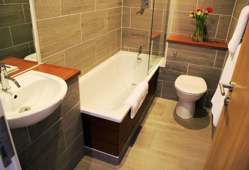 SACO Aparthotel Farnborough 10