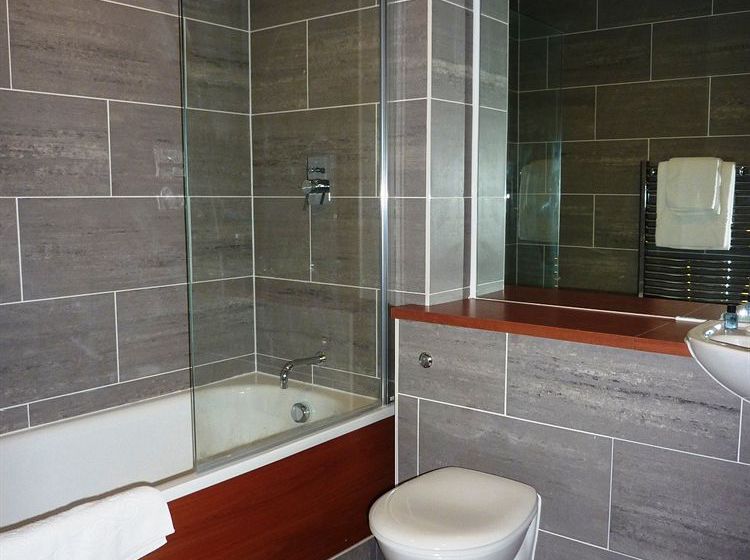 SACO Aparthotel Farnborough 11