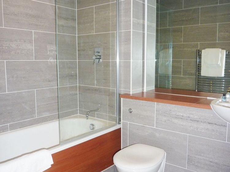 SACO Aparthotel Farnborough 12