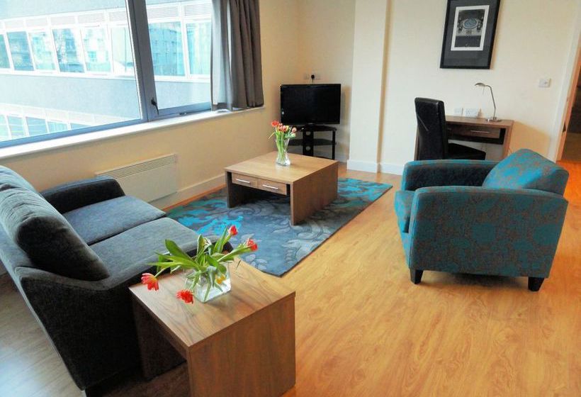 SACO Aparthotel Farnborough 7