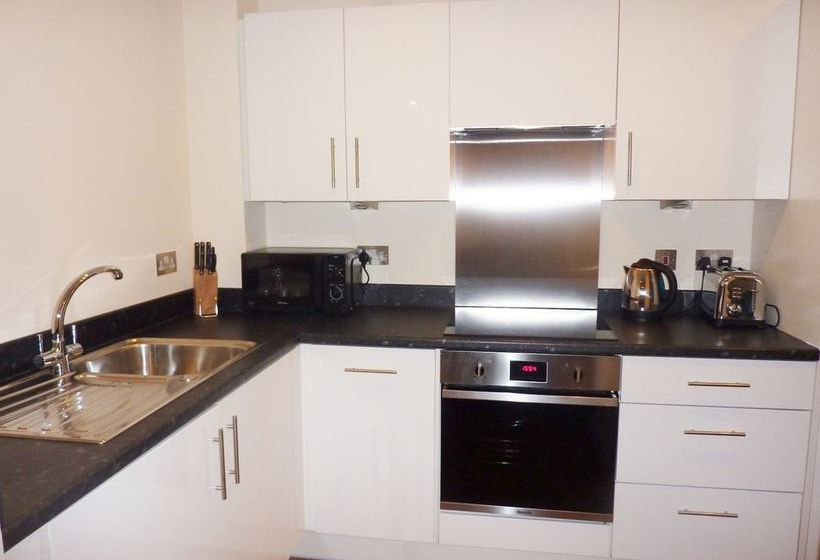 SACO Aparthotel Farnborough 8