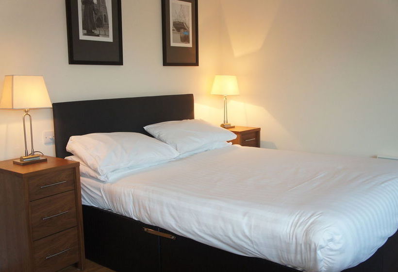 SACO Aparthotel Farnborough 9