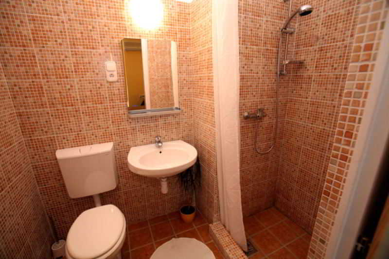 Club Apartments & Rooms