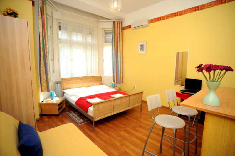 Club Apartments & Rooms 12
