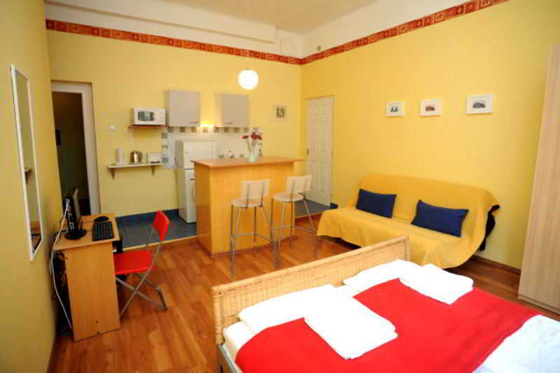 Club Apartments & Rooms 15