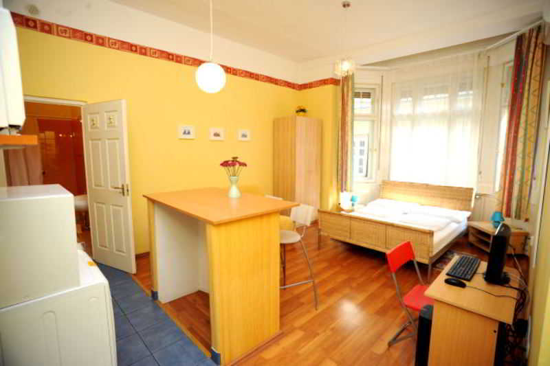 Club Apartments & Rooms 16