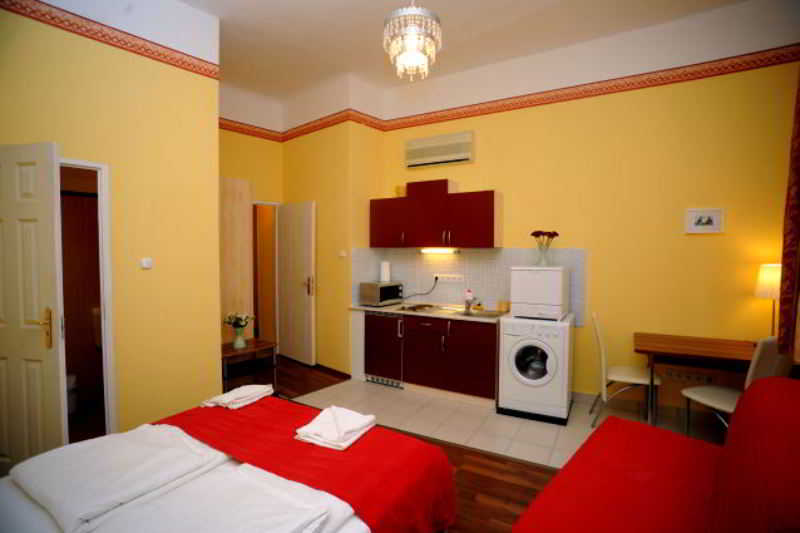 Club Apartments & Rooms 17