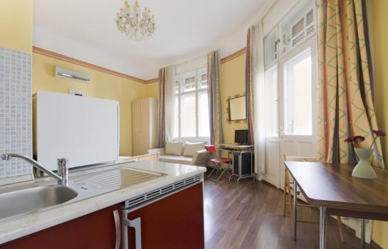 Club Apartments & Rooms 19