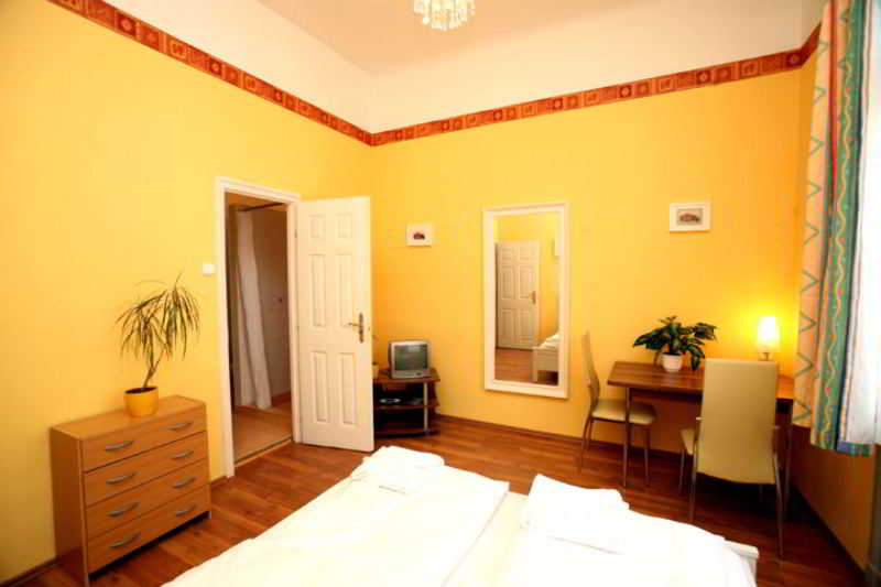 Club Apartments & Rooms 6