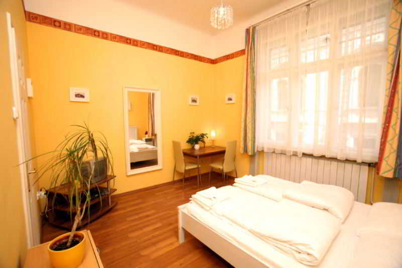 Club Apartments & Rooms 8