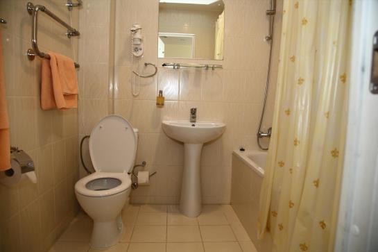 Sky High Hotel Airport 15