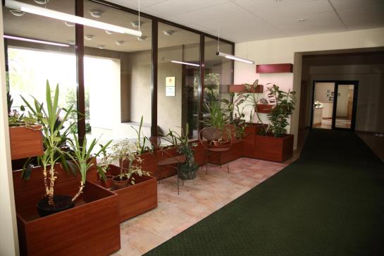 Sky High Hotel Airport 8