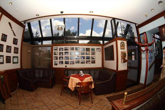 Sky High Hotel Airport 9