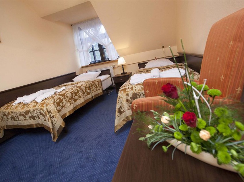 Hotel Karlów 6