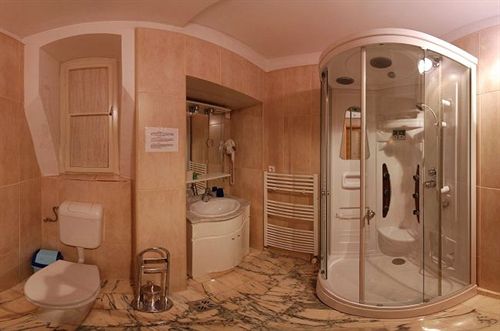 Hotel Pensiunea Italiana 16