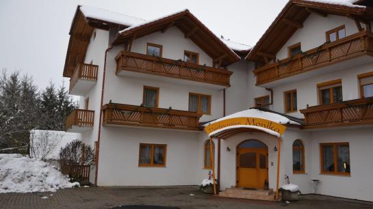 Bed & Breakfast Dorfpension Monika