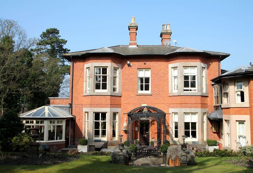 Hotel Alexandra Court