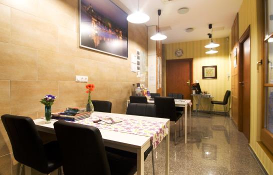 Pension (Hôtel basse catégorie) Budapest Guestrooms
