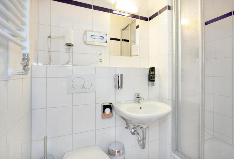 A&O Amsterdam Hotel & Hostel 10