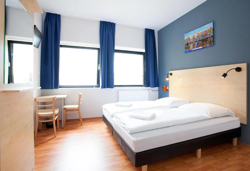A&O Amsterdam Hotel & Hostel 13