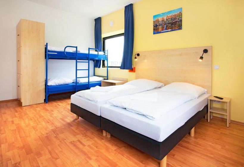 A&O Amsterdam Hotel & Hostel 17